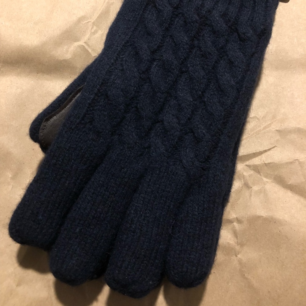 Navy J. Crew Cable-Knit Gloves Size Small/Medium